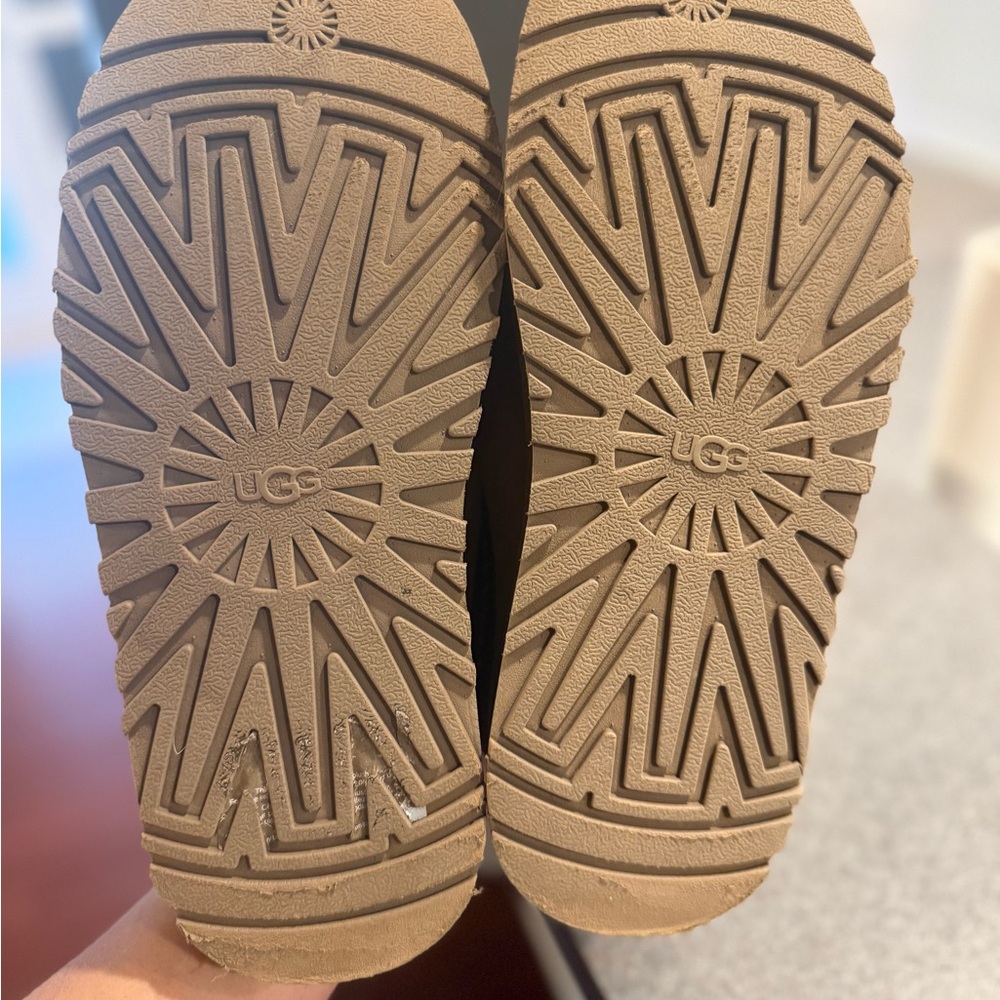 Ugg slippers - image 4